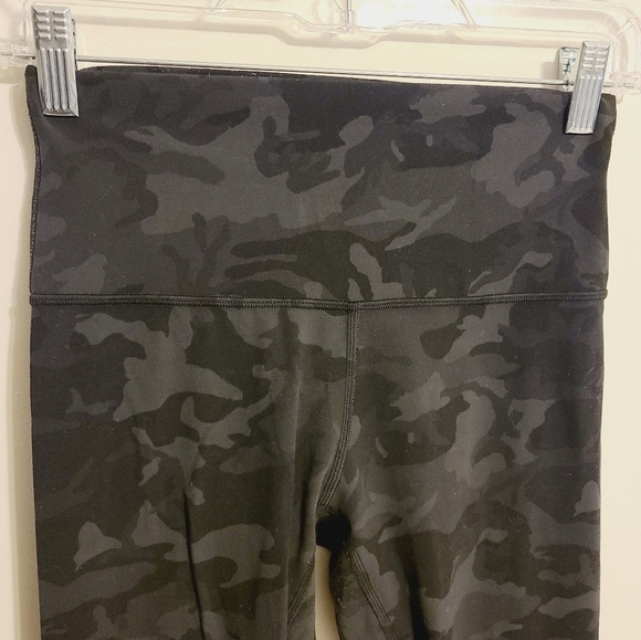 Lululemon | Women's Wunder Under High-Rise 25" Camo Tight Leggings (Size 6) - Picture 3 of 13